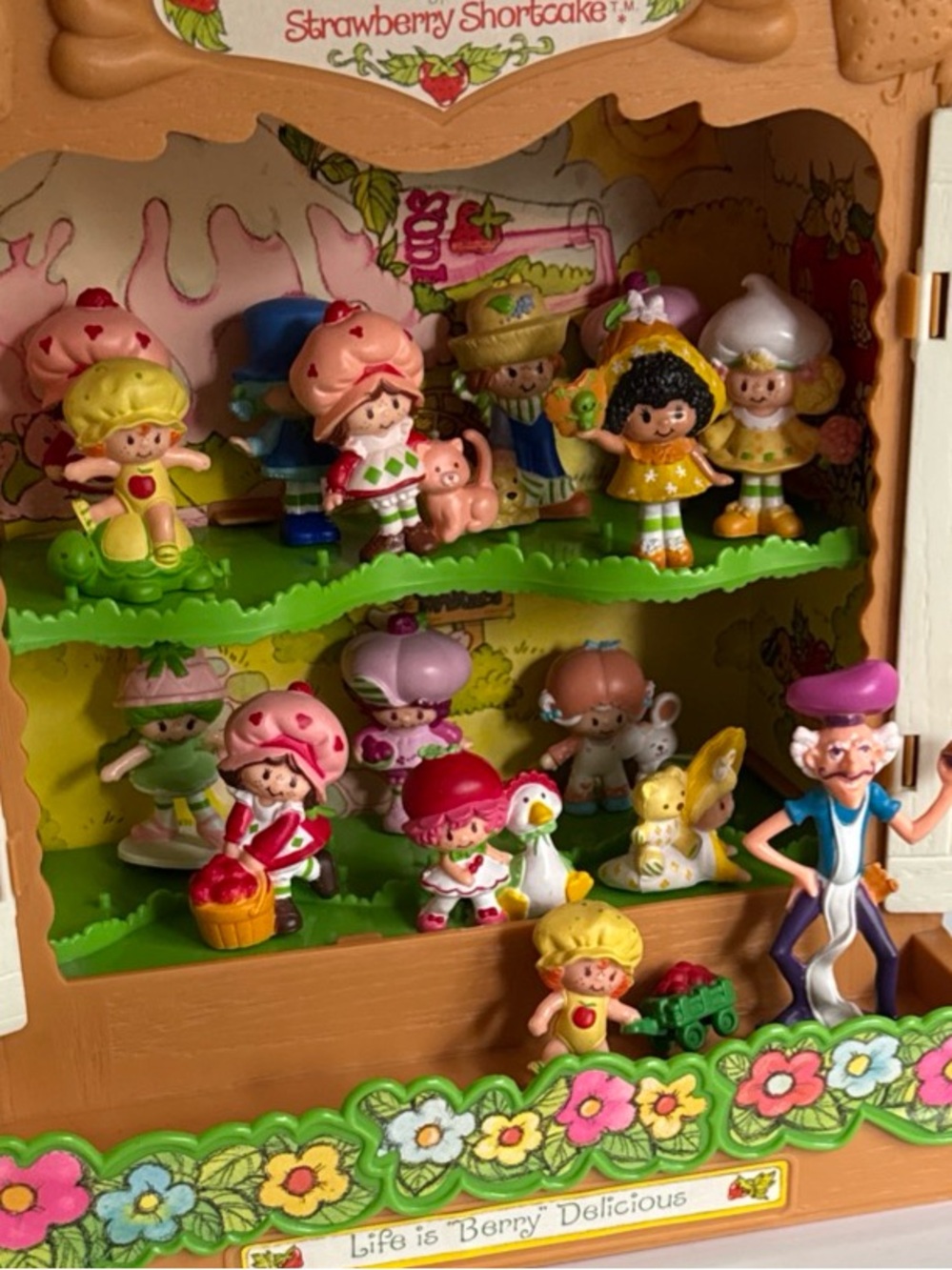 1980’s Strawberry Shortcake 16 PVC Miniatures.